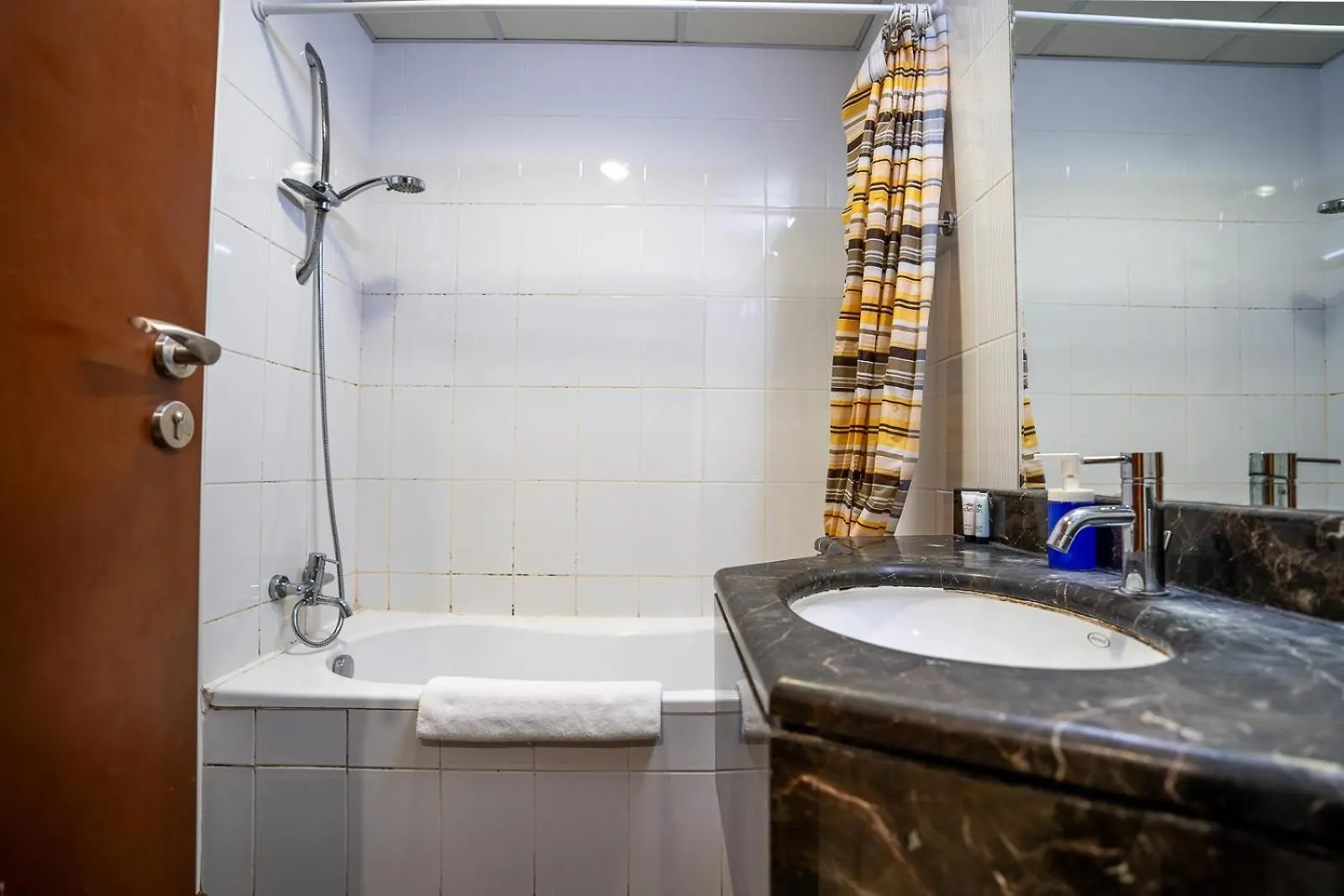 Rh- Contemporary Studio, Downtown, Near Dubai Mall & Burj Khalifa